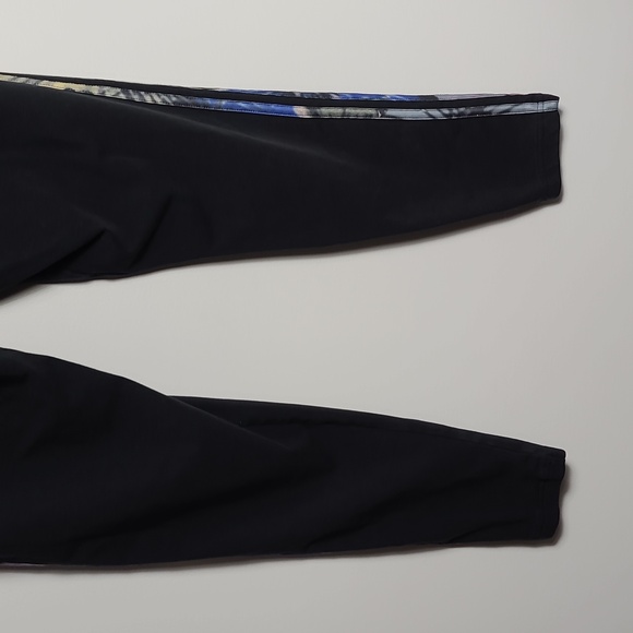 ADIDAS Black And Pink Logo Leggings with Multi Print Stripes Size XLarge - Picture 11 of 16